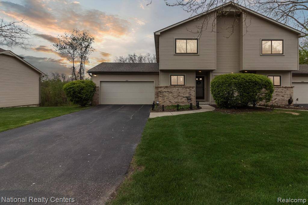 4921 Rivercrest Drive, Waterford, MI 48328