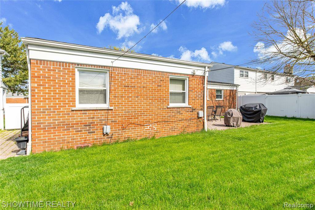 Fraser, MI 48026,32411 Kelly Road