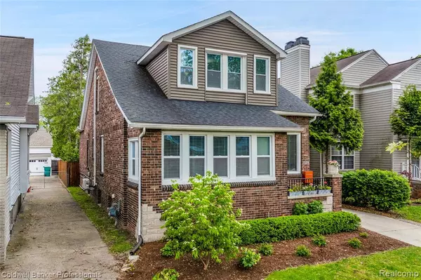 Grosse Pointe Park, MI 48230,1354 Lakepointe Street