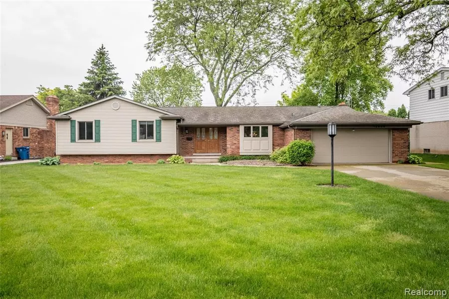 12950 Via Catherina Drive, Grand Blanc, MI 48439