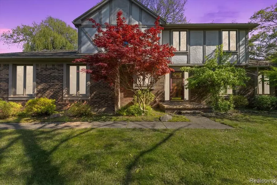 4824 Quarton Road, Bloomfield Hills, MI 48302