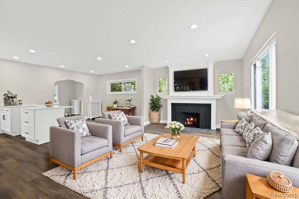 Grosse Pointe, MI 48221,19143 San Juan Drive