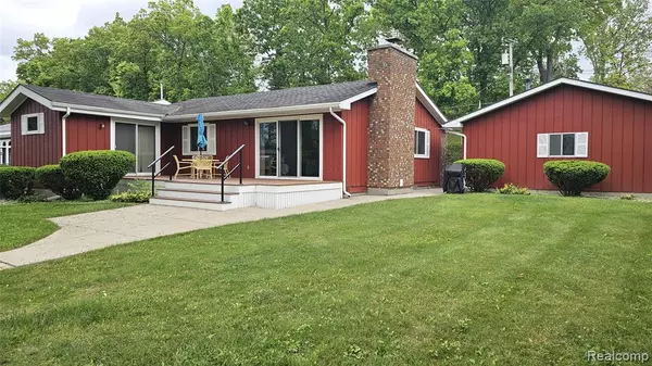 11940 Portage Lake Avenue, Pinckney, MI 48169