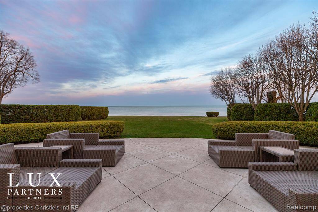 Grosse Pointe Shores, MI 48236,1010 LAKE SHORE Road