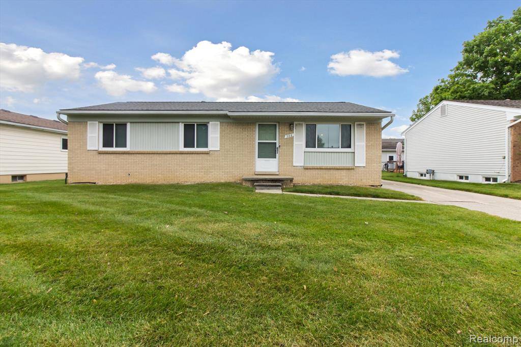 368 Cambridge Avenue, South Lyon, MI 48178