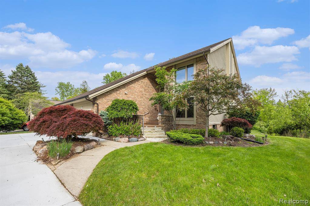 785 River Bend Drive, Rochester Hills, MI 48307