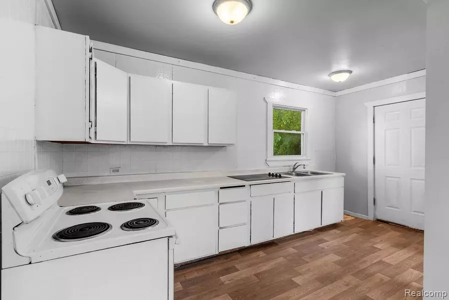 3401 Davison Road, Flint, MI 48506