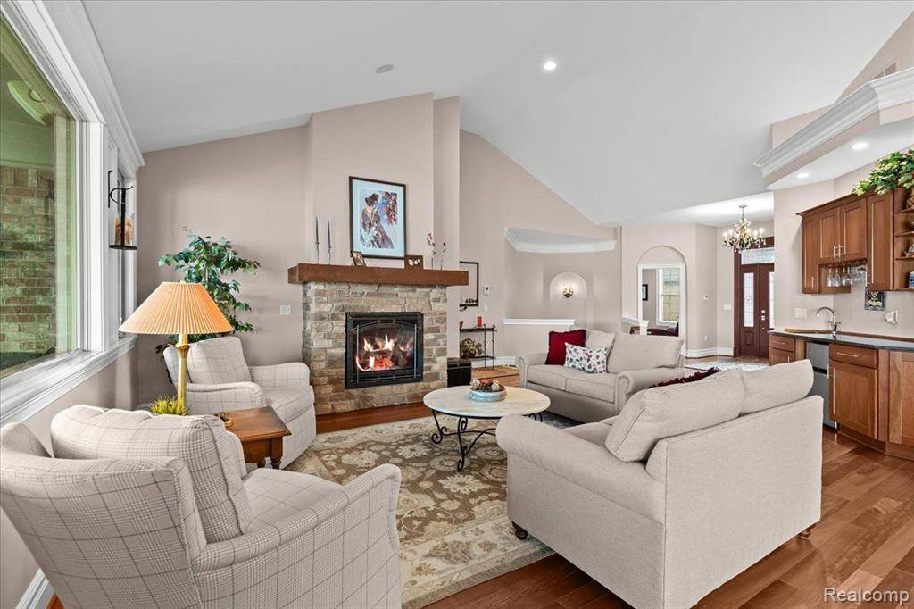 South Lyon, MI 48178,8427 BOULDER SHORES Drive