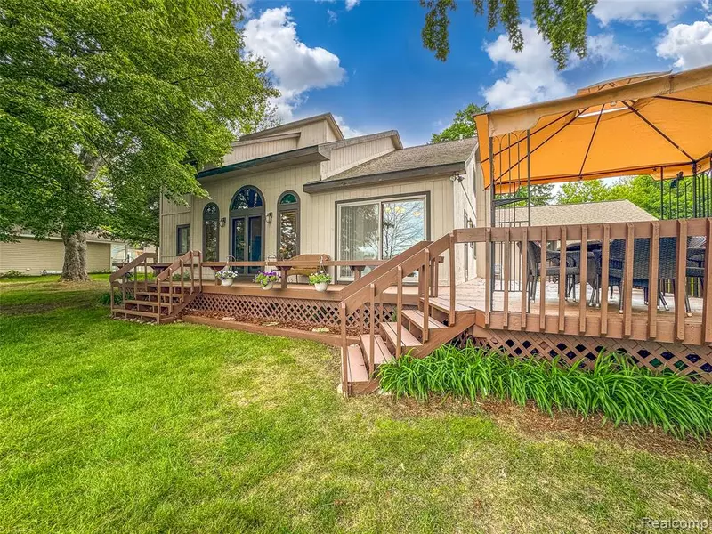 3541 Highland Blvd, Highland, MI 48356