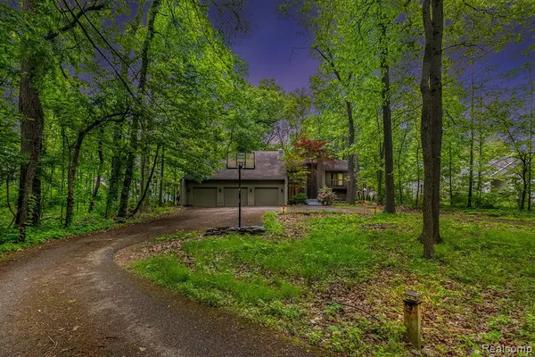 Commerce Twp, MI 48382,5130 Whitlow Court