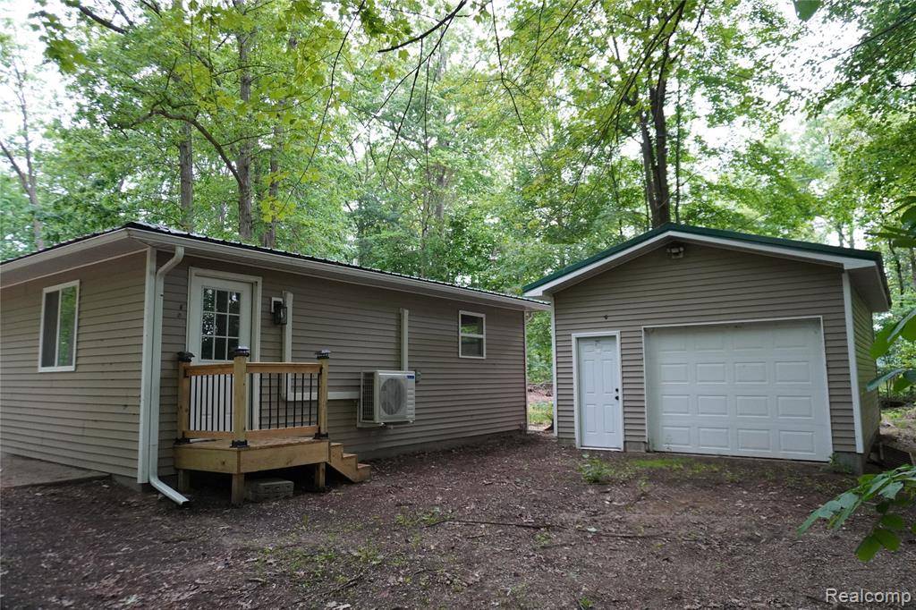 Columbiaville, MI 48421,631 PINE Drive