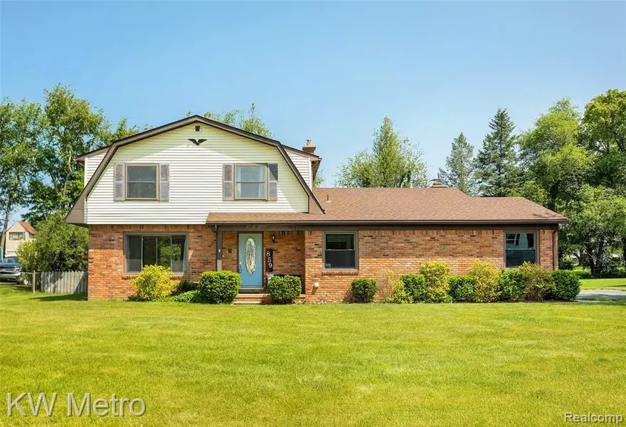 859 White House Drive, Highland, MI 48356