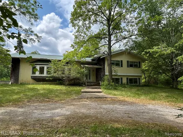 2625 PRESTON LANE, Howell, MI 48855