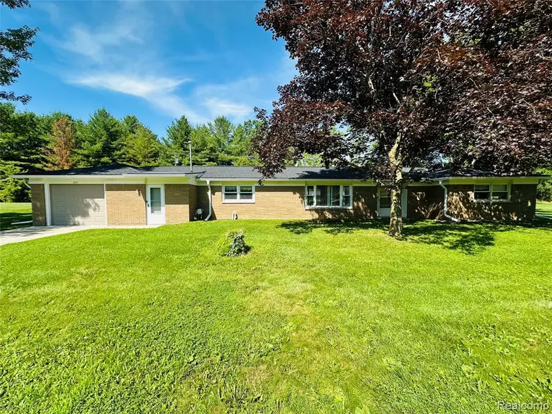 205 Sterling Drive, Lapeer, MI 48446