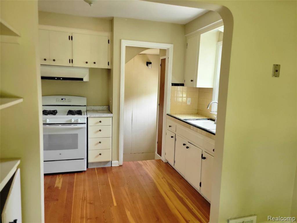 Saint Clair Shores, MI 48080,21735 Trombly