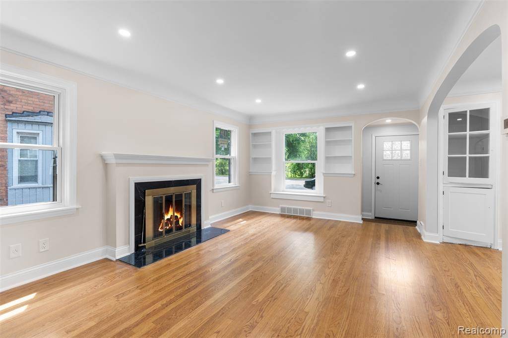 Grosse Pointe Woods, MI 48236,1388 Vernier Road