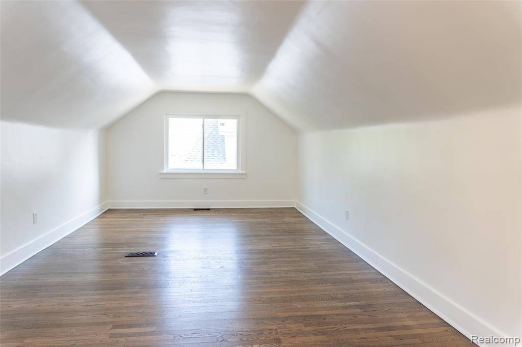 Farmington Hills, MI 48336,21200 Collingham Avenue