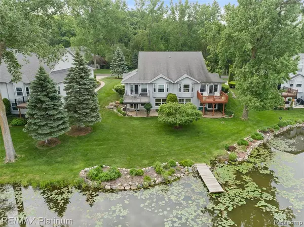 Fenton, MI 48430,2336 Swans Cove