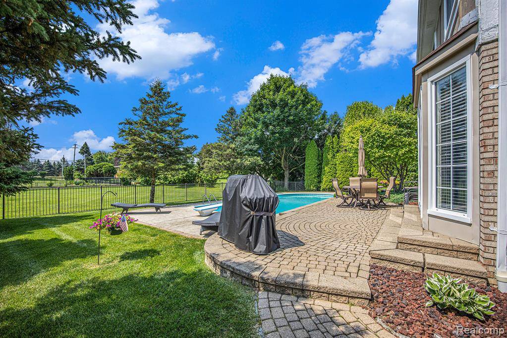 Macomb, MI 48042,16096 Violet Drive