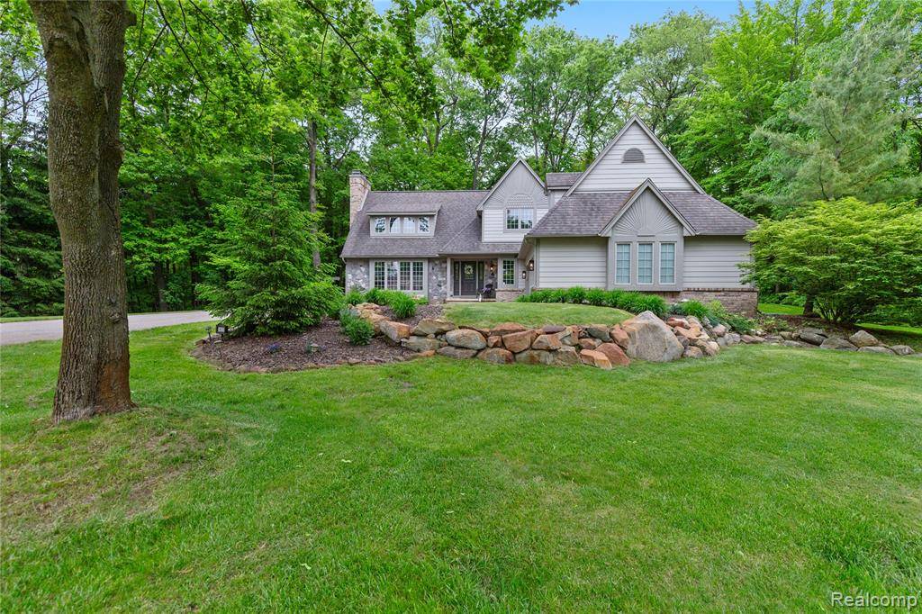 Davisburg, MI 48350,8268 Pine Lake Drive