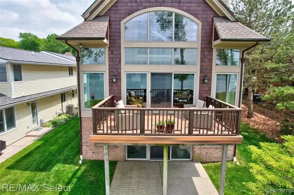 Fenton, MI 48430,15496 Bealfred Drive