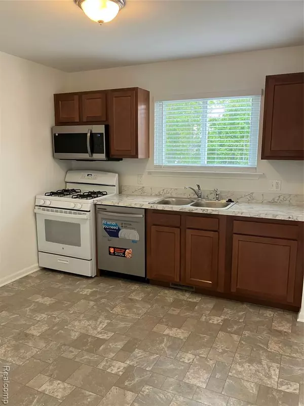 Roseville, MI 48066,20747 Washington Drive