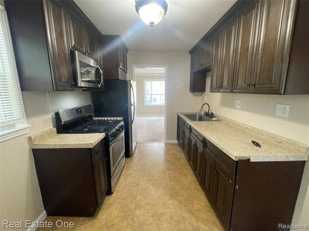 Dearborn Heights, MI 48125,24611 LEHIGH Street