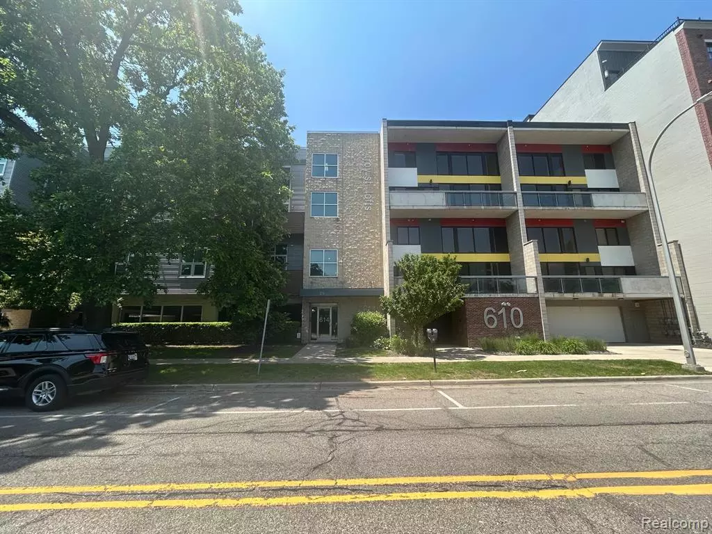 Royal Oak, MI 48067,614 S Troy Street