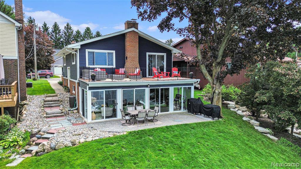 10048 King Road, Davisburg, MI 48350
