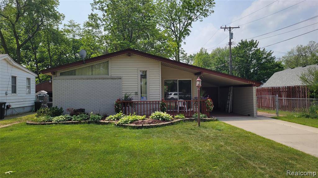1318 S Linville Avenue, Westland, MI 48186