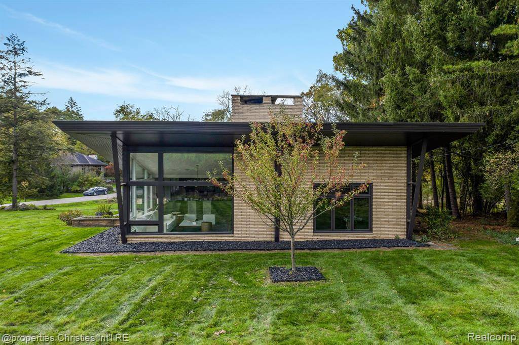 Bloomfield Hills, MI 48304,1093 Greentree Road