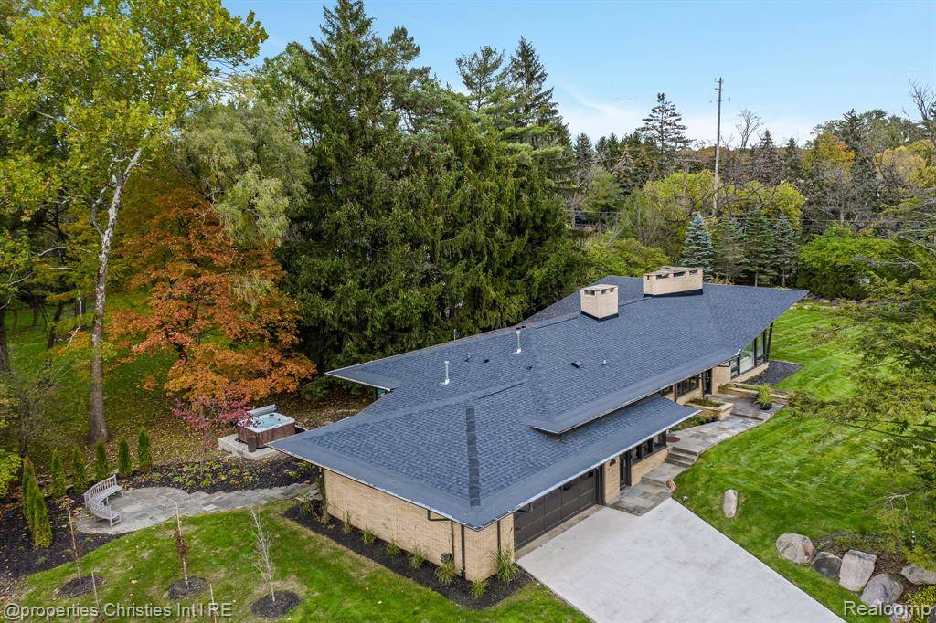 Bloomfield Hills, MI 48304,1093 Greentree Road