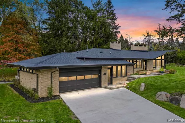 Bloomfield Hills, MI 48304,1093 Greentree Road