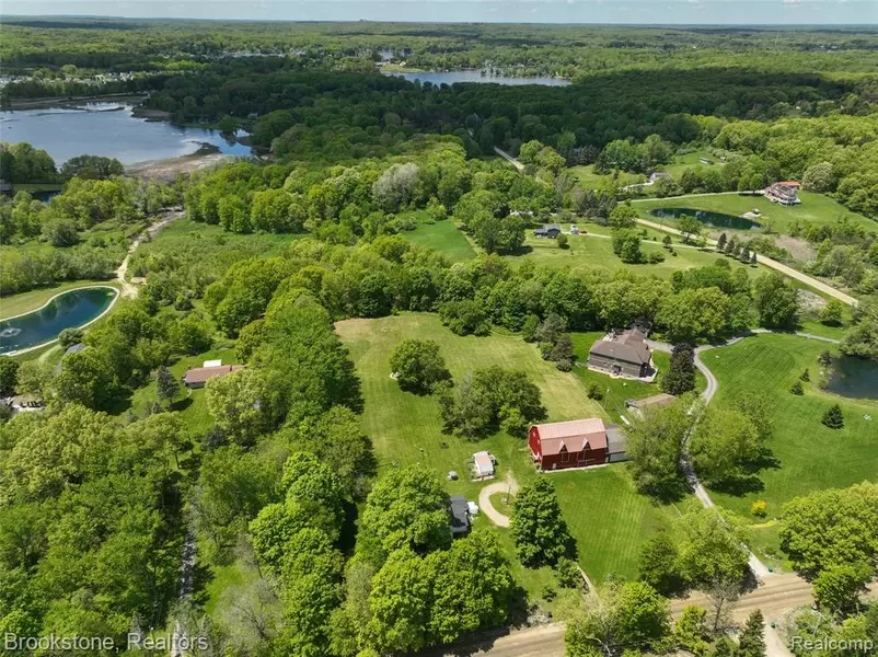2220 S Hadley Road, Ortonville, MI 48462