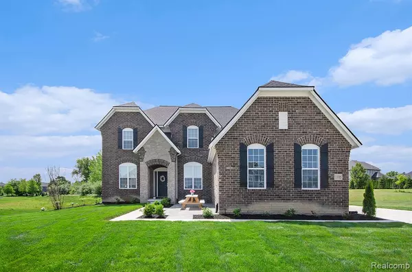 1105 Lindenhill Lane, Rochester, MI