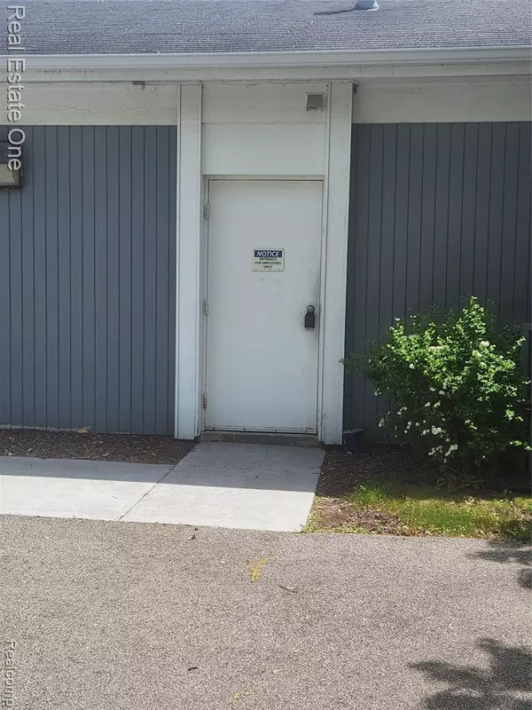 Burton, MI 48519,3364 S Center Road