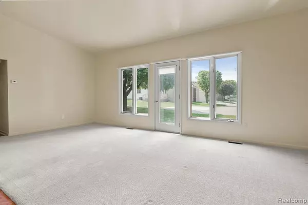 Shelby Twp, MI 48315,13716 Maple Grove Avenue