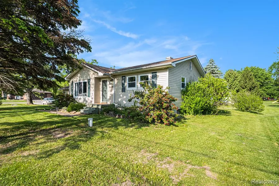 1284 S Seymour Road, Flint, MI 48532