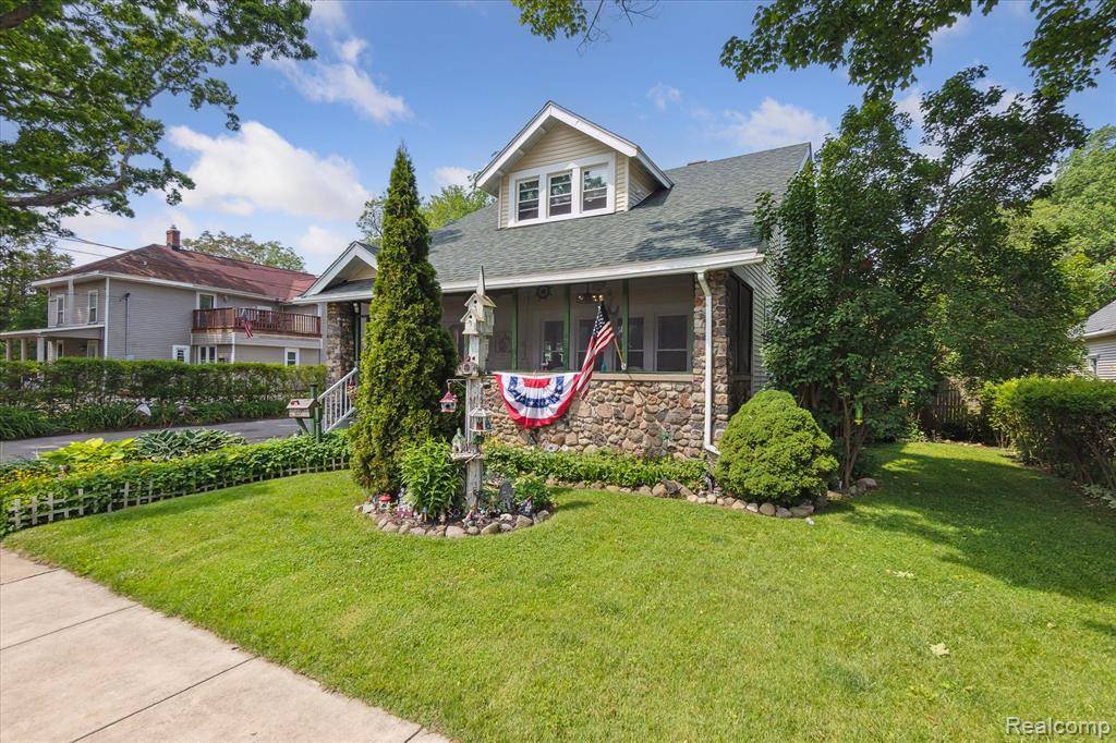 Holly, MI 48442,210 Washington Street