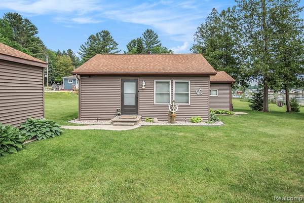 8515 Old State Avenue, Farwell, MI 48622