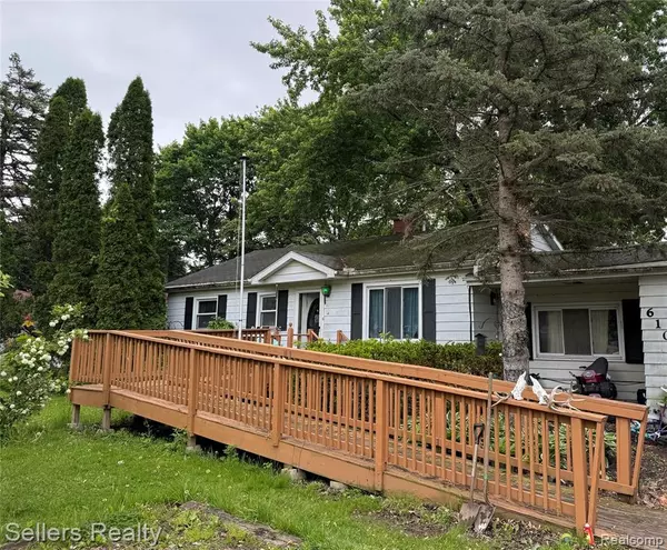 6106 E Hill Road, Grand Blanc, MI 48439