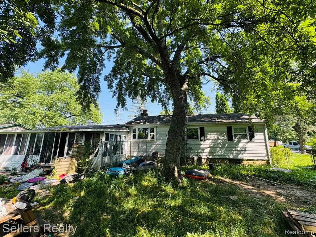 Grand Blanc, MI 48439,6106 E Hill Road