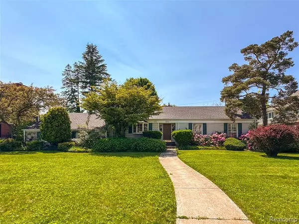 1325 Pilgrim Avenue, Birmingham, MI 48009