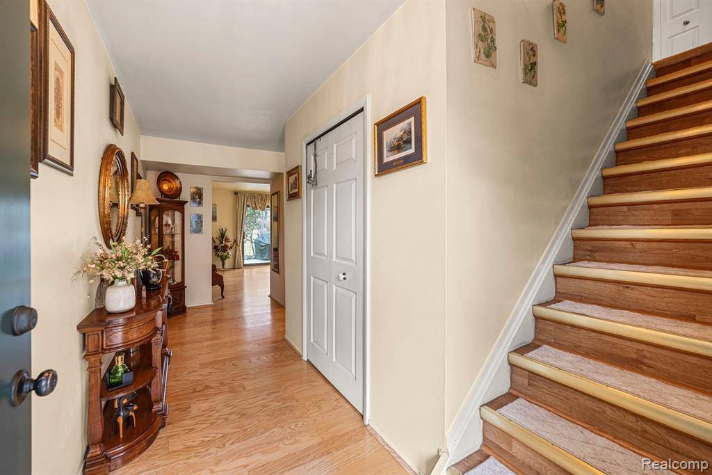 Southfield, MI 48034,29765 FARMBROOK VILLA Lane