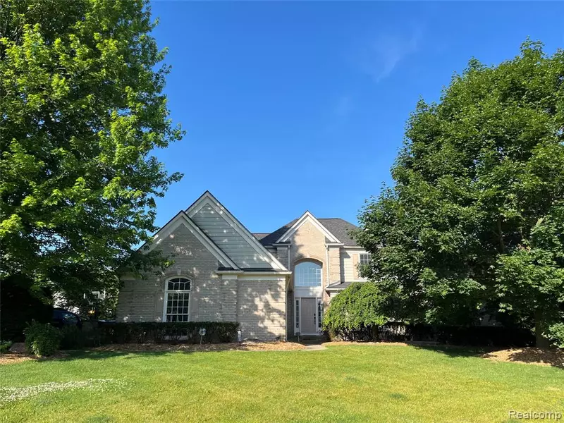 3387 Sussex Drive, Rochester, MI 48306