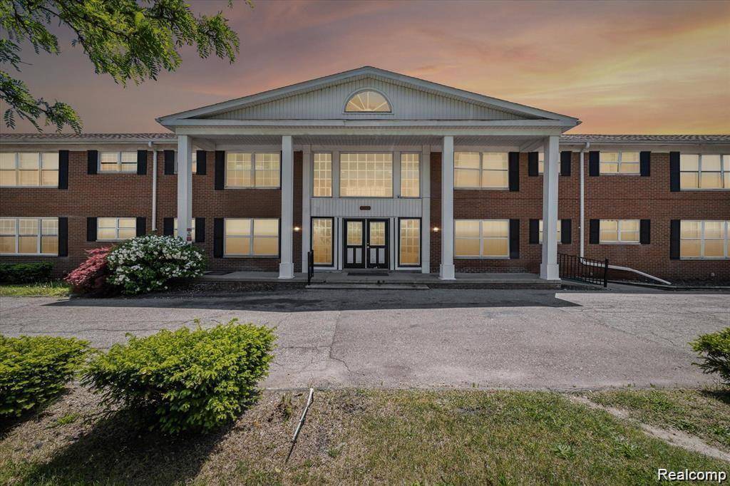 25301 5 Mile Road, Detroit, MI 48239