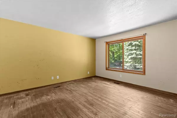 Davisburg, MI 48350,13041 Big Lake Road