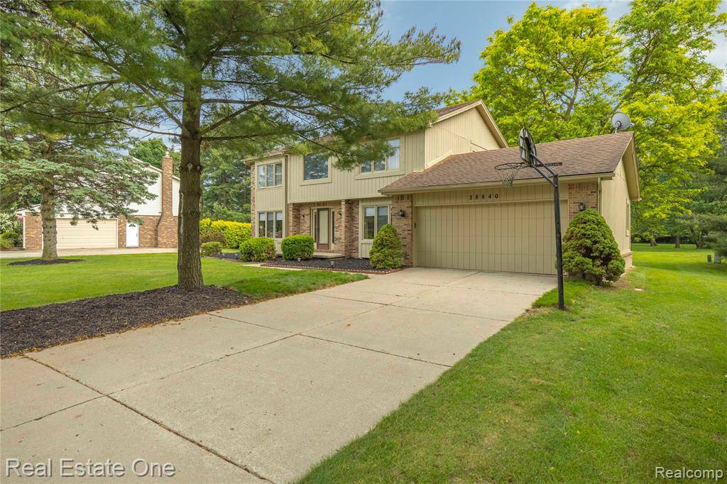 Farmington Hills, MI 48331,28840 E King William Drive