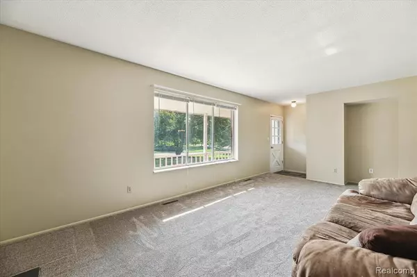 Fenton, MI 48430,229 Hillview Terrace