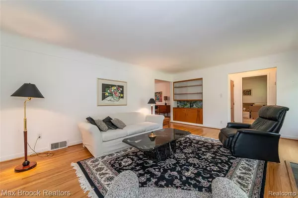 Beverly Hills, MI 48025,16926 Beverly Road